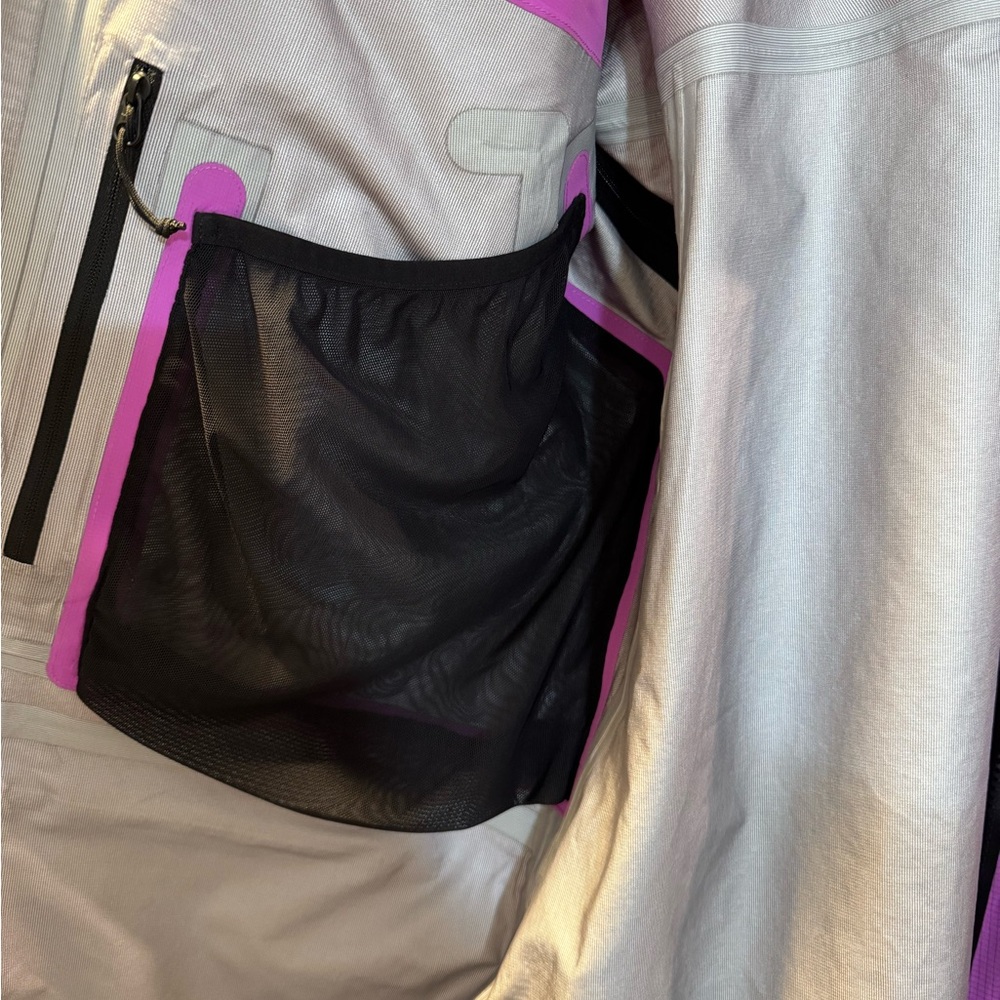 The North Face Women’s Bright Purple Ski Jacket with Hood - Picture 7 of 8